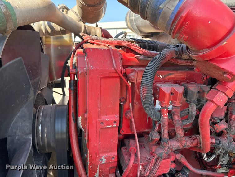 image for item DZ8848 2004 International 9400i semi truck