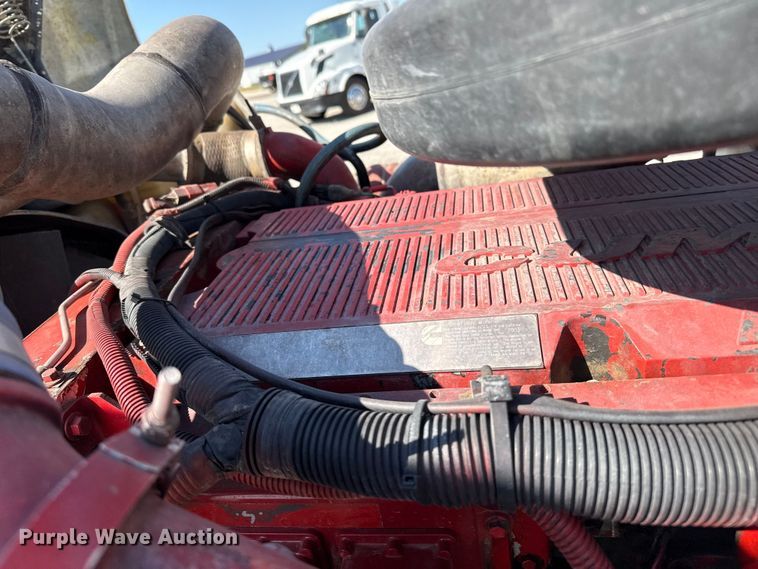 image for item DZ8848 2004 International 9400i semi truck