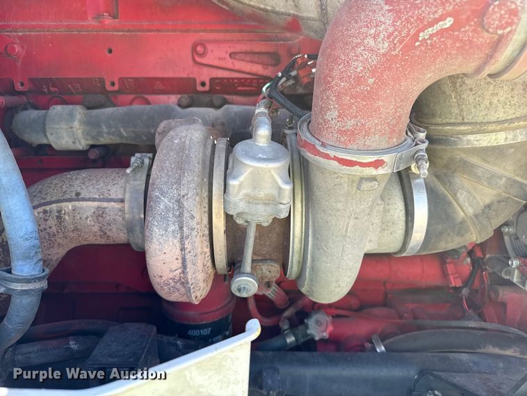 image for item DZ8848 2004 International 9400i semi truck