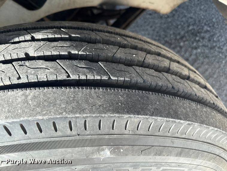 image for item DZ8848 2004 International 9400i semi truck