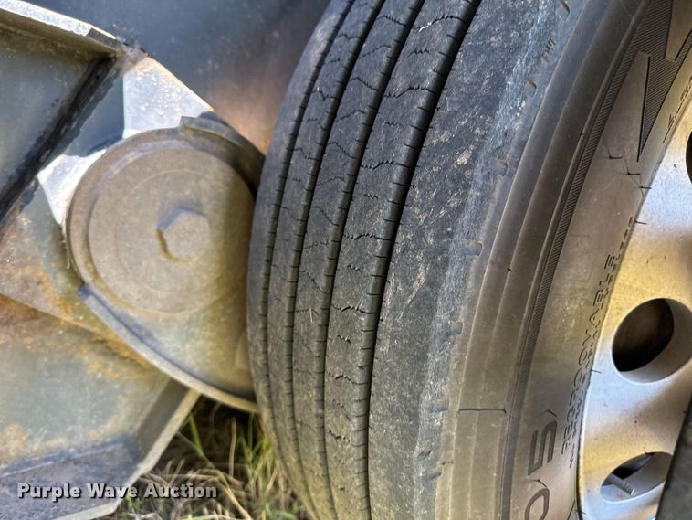 image for item DZ8871 1996 Etnyre RGM25TD-T1 lowboy equipment trailer