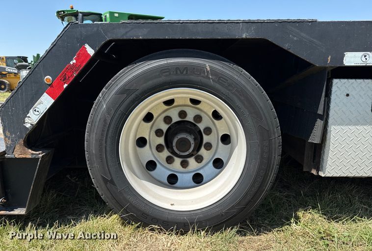 image for item DZ8871 1996 Etnyre RGM25TD-T1 lowboy equipment trailer