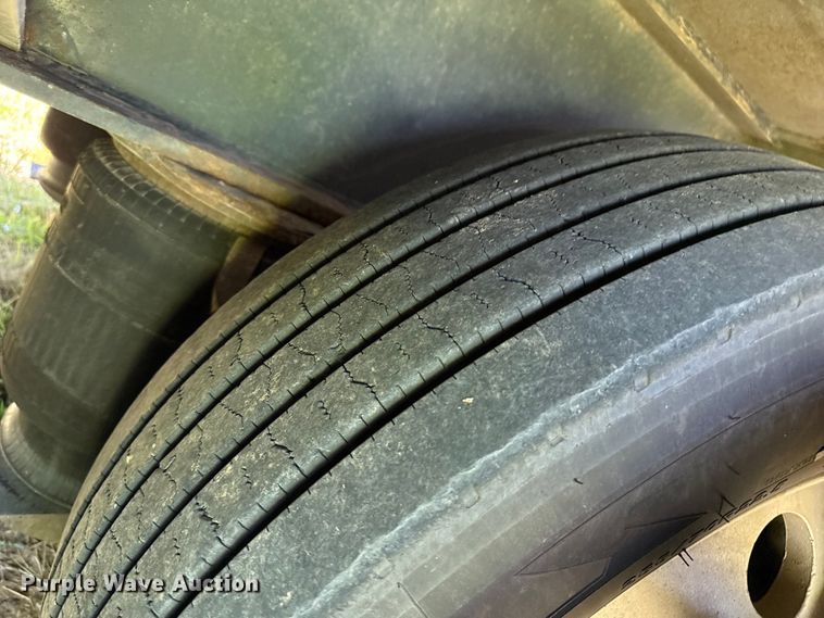 image for item DZ8871 1996 Etnyre RGM25TD-T1 lowboy equipment trailer