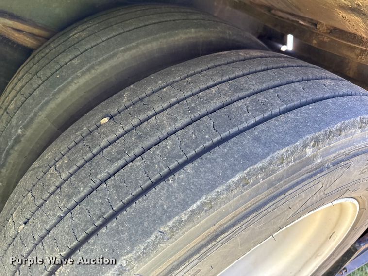 image for item DZ8871 1996 Etnyre RGM25TD-T1 lowboy equipment trailer