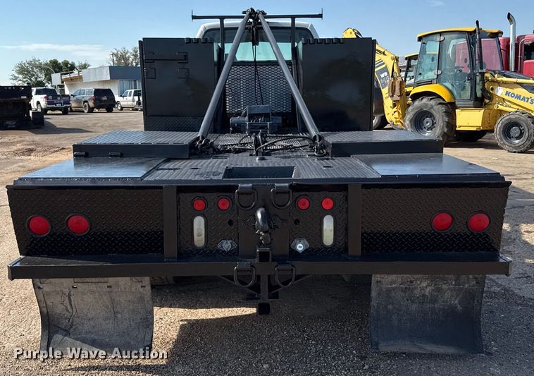 image for item DZ8876 2000 Ford F750 Super Duty crew cab winch truck