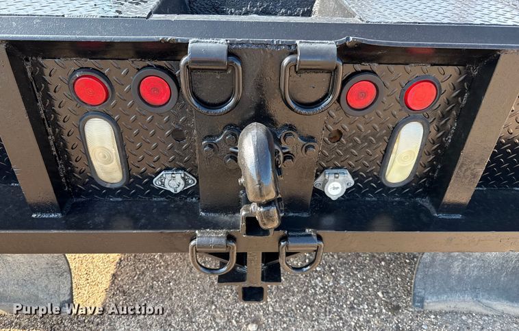 image for item DZ8876 2000 Ford F750 Super Duty crew cab winch truck