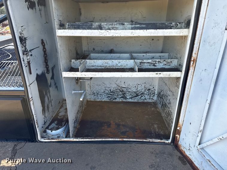 image for item DZ8876 2000 Ford F750 Super Duty crew cab winch truck