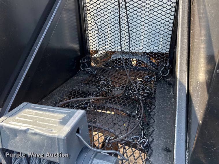 image for item DZ8876 2000 Ford F750 Super Duty crew cab winch truck