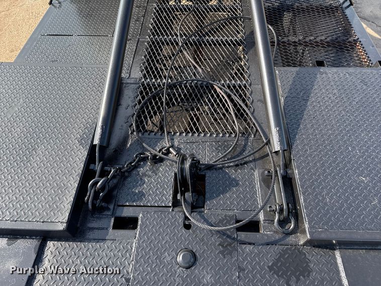 image for item DZ8876 2000 Ford F750 Super Duty crew cab winch truck