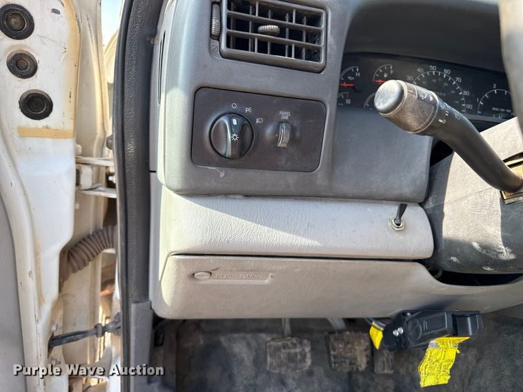 image for item DZ8876 2000 Ford F750 Super Duty crew cab winch truck