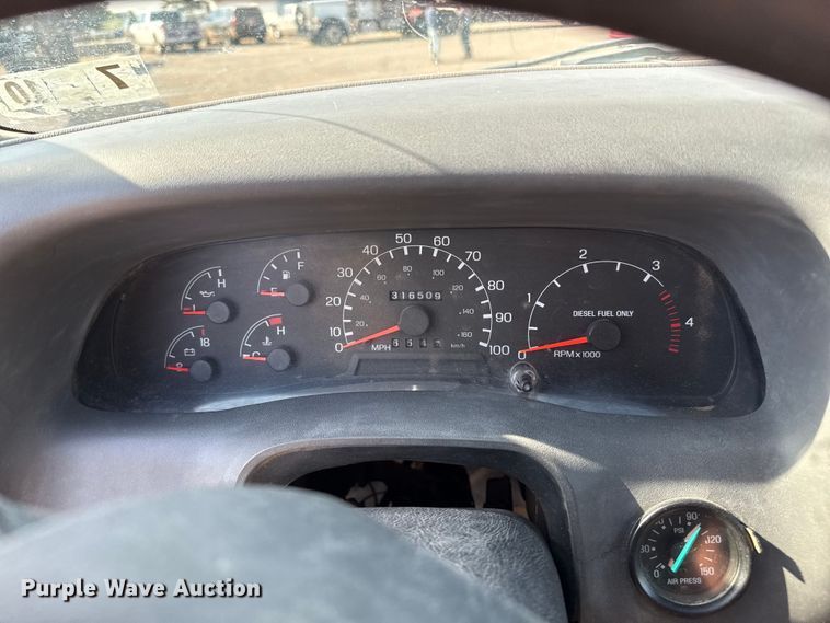 image for item DZ8876 2000 Ford F750 Super Duty crew cab winch truck