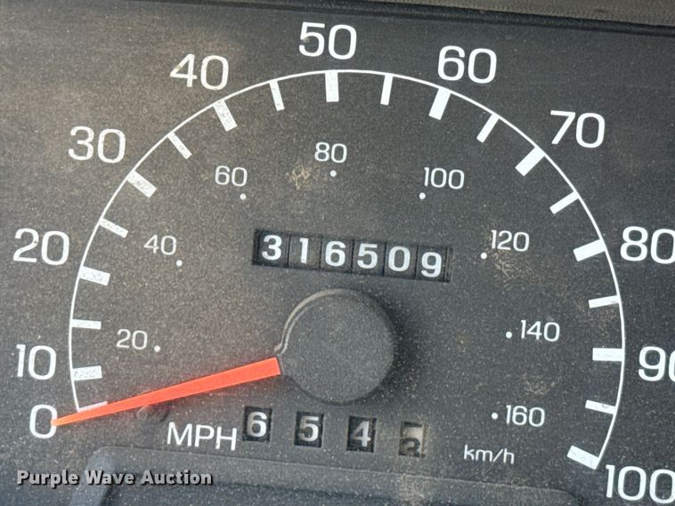 image for item DZ8876 2000 Ford F750 Super Duty crew cab winch truck