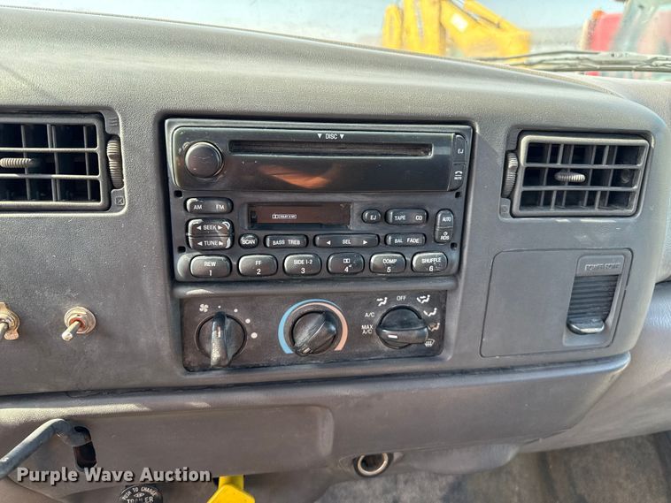 image for item DZ8876 2000 Ford F750 Super Duty crew cab winch truck