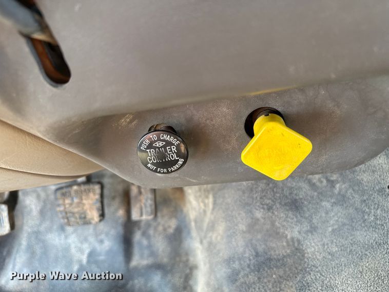 image for item DZ8876 2000 Ford F750 Super Duty crew cab winch truck