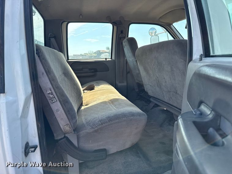 image for item DZ8876 2000 Ford F750 Super Duty crew cab winch truck