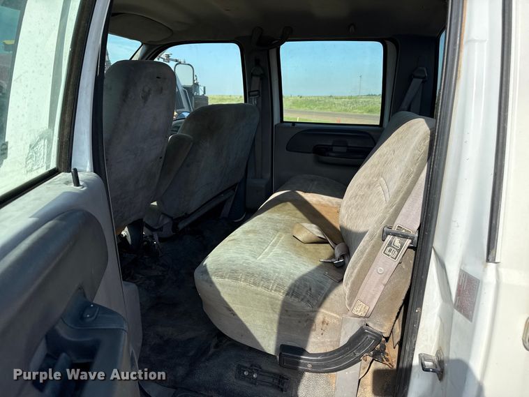 image for item DZ8876 2000 Ford F750 Super Duty crew cab winch truck