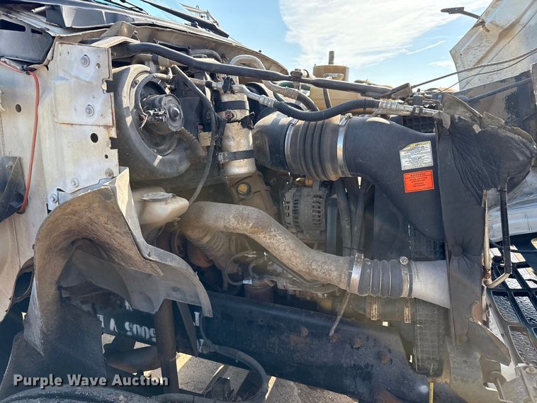 image for item DZ8876 2000 Ford F750 Super Duty crew cab winch truck