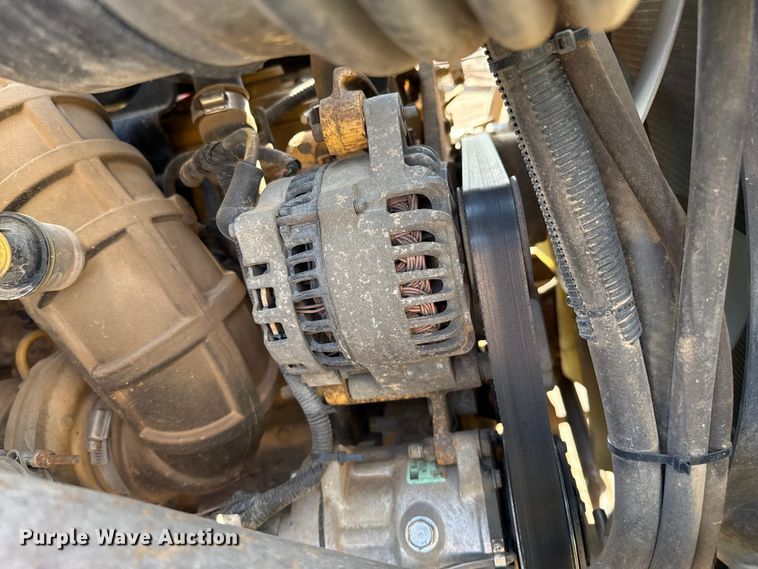 image for item DZ8876 2000 Ford F750 Super Duty crew cab winch truck