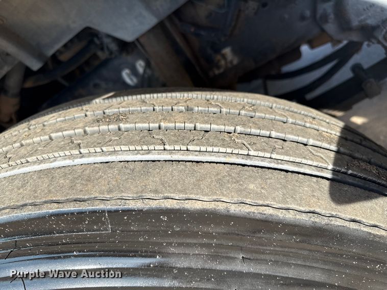 image for item DZ8876 2000 Ford F750 Super Duty crew cab winch truck