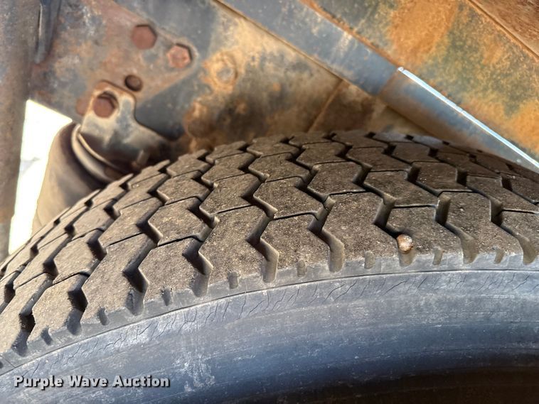 image for item DZ8876 2000 Ford F750 Super Duty crew cab winch truck