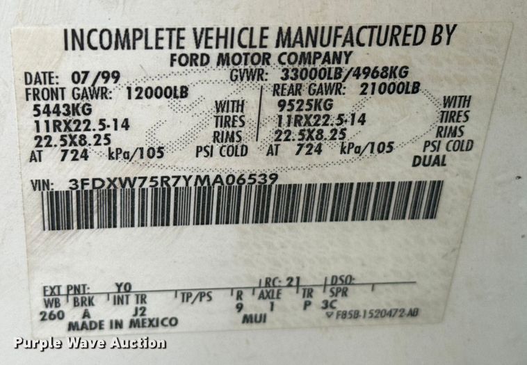 image for item DZ8876 2000 Ford F750 Super Duty crew cab winch truck