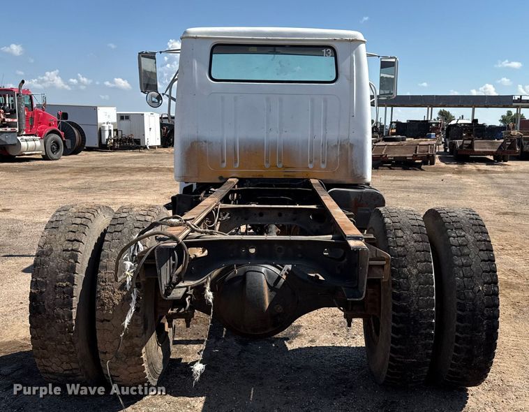 image for item DZ8881 1987 International 1954 truck cab and chassis