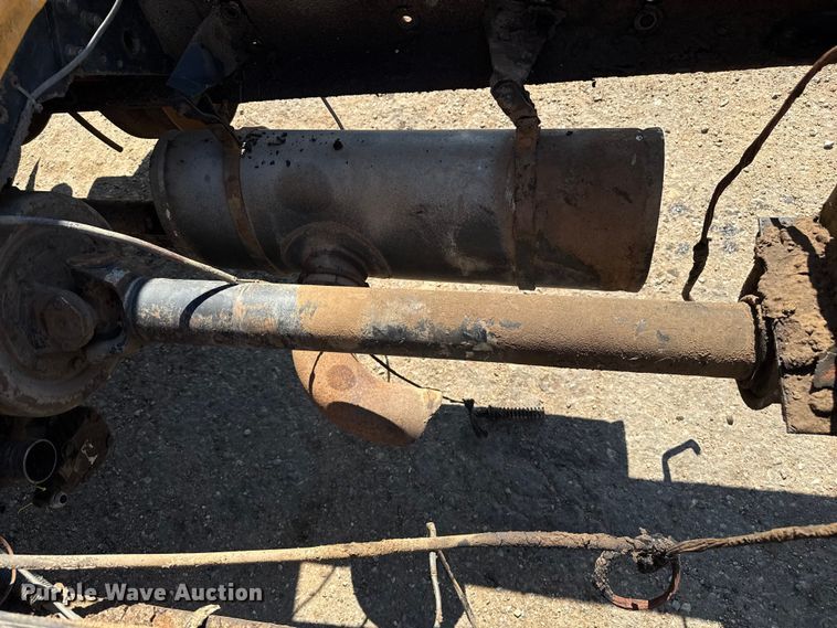 image for item DZ8881 1987 International 1954 truck cab and chassis