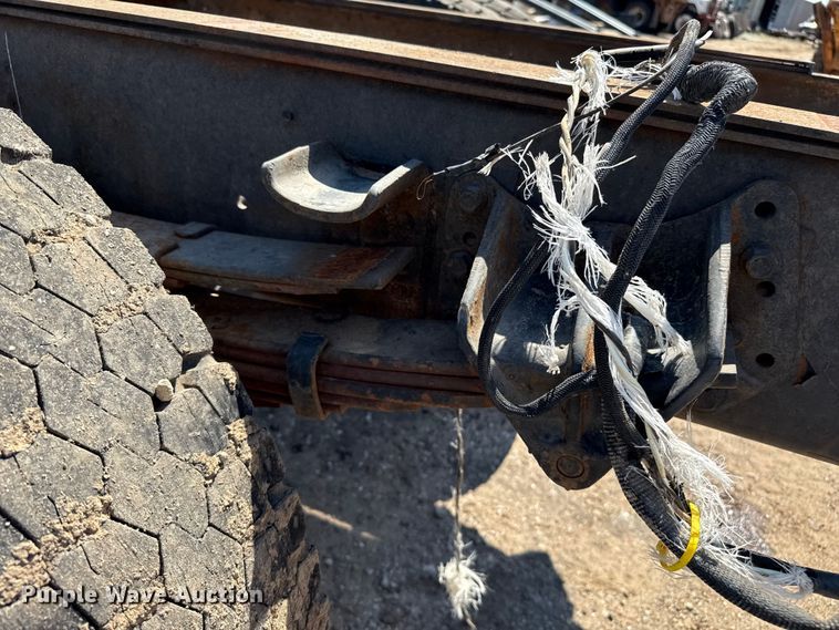 image for item DZ8881 1987 International 1954 truck cab and chassis