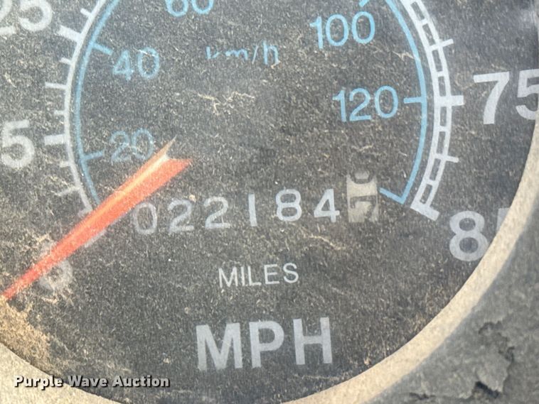 image for item DZ8881 1987 International 1954 truck cab and chassis