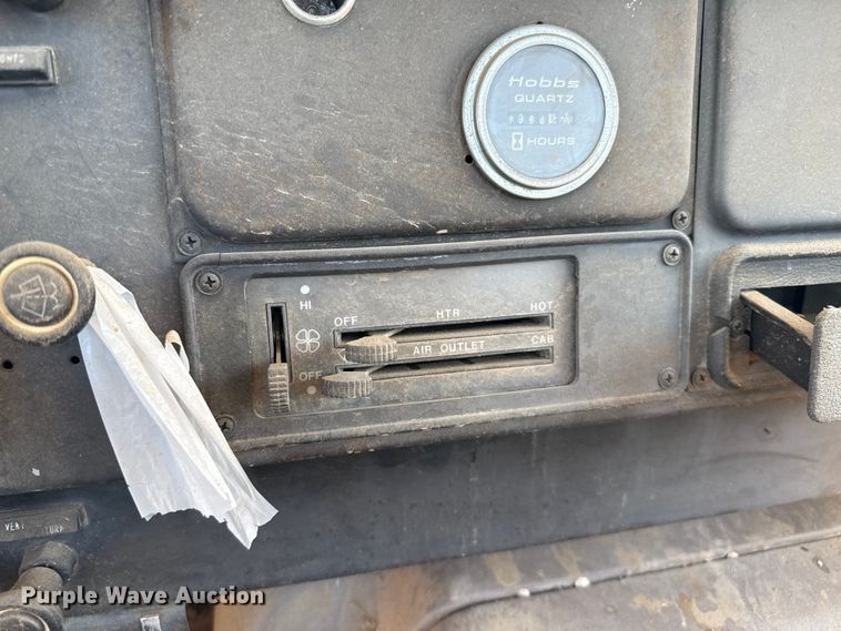 image for item DZ8881 1987 International 1954 truck cab and chassis