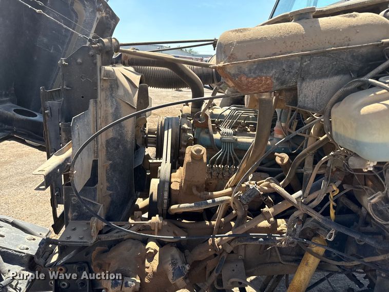 image for item DZ8881 1987 International 1954 truck cab and chassis