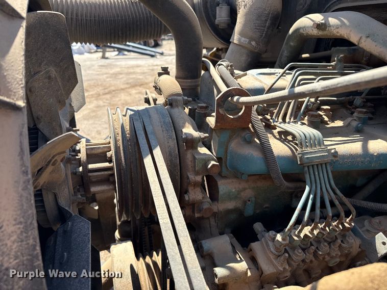 image for item DZ8881 1987 International 1954 truck cab and chassis