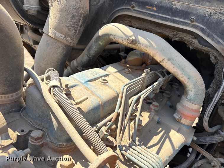 image for item DZ8881 1987 International 1954 truck cab and chassis