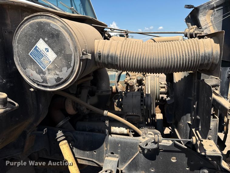 image for item DZ8881 1987 International 1954 truck cab and chassis