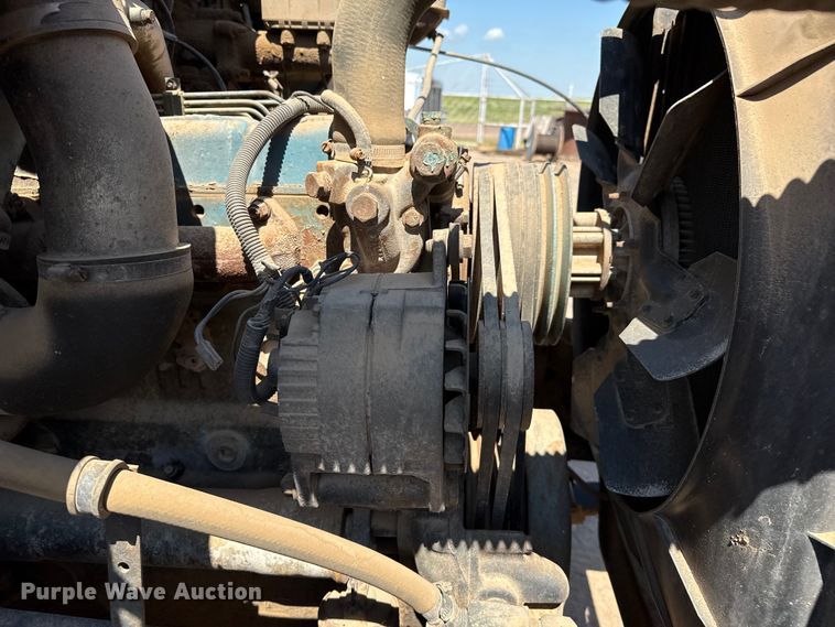 image for item DZ8881 1987 International 1954 truck cab and chassis