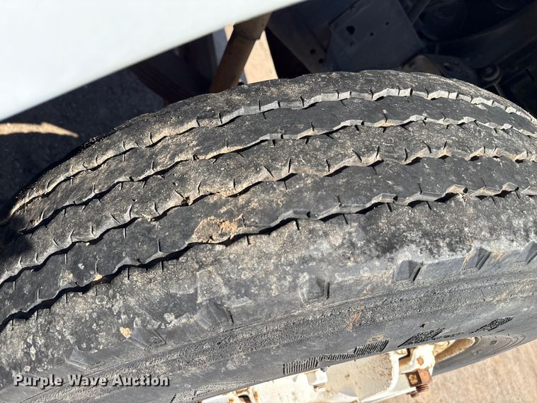 image for item DZ8881 1987 International 1954 truck cab and chassis