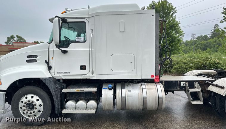 image for item EB2700 2015 Mack CXU613 semi truck