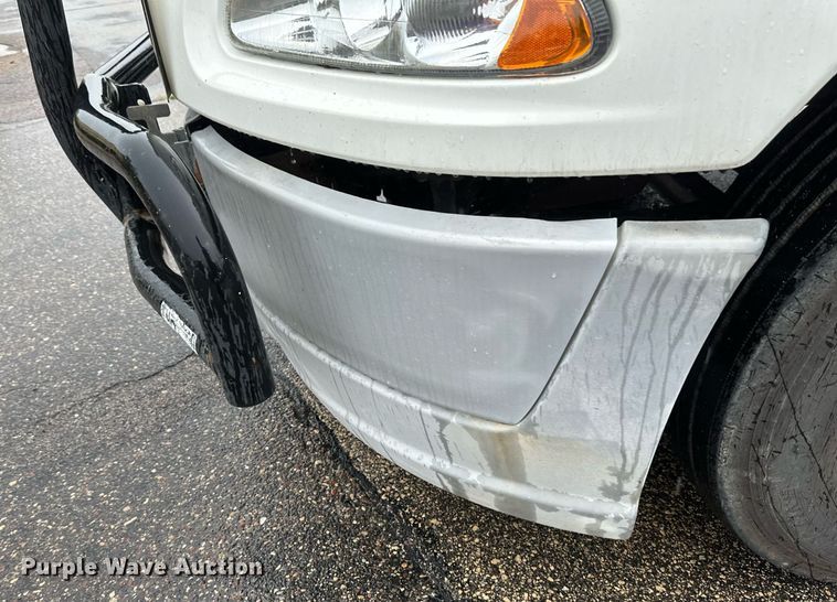 image for item EB2700 2015 Mack CXU613 semi truck