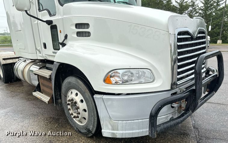 image for item EB2700 2015 Mack CXU613 semi truck