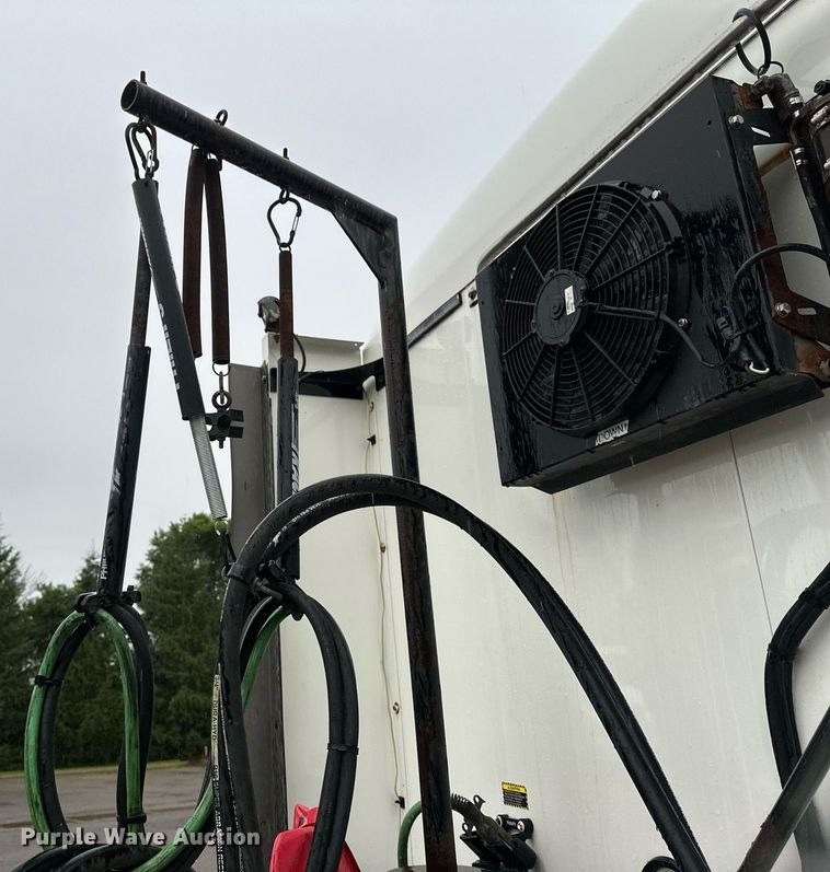 image for item EB2700 2015 Mack CXU613 semi truck