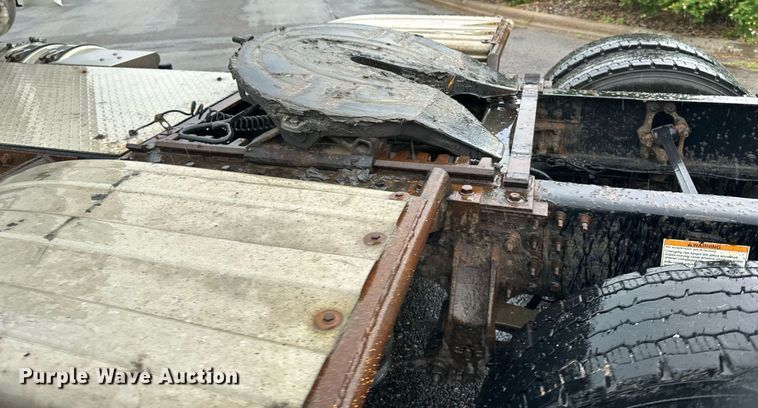 image for item EB2700 2015 Mack CXU613 semi truck