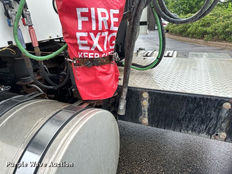 image for item EB2700 2015 Mack CXU613 semi truck