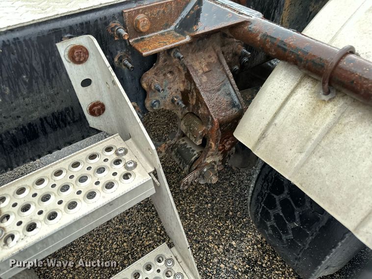 image for item EB2700 2015 Mack CXU613 semi truck