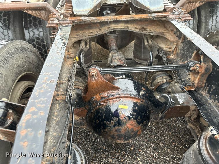 image for item EB2700 2015 Mack CXU613 semi truck