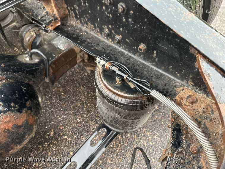 image for item EB2700 2015 Mack CXU613 semi truck