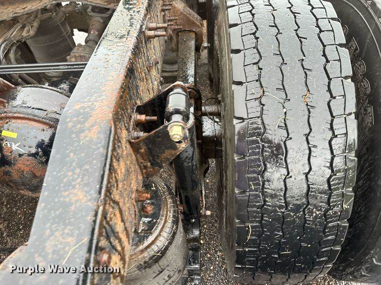 image for item EB2700 2015 Mack CXU613 semi truck