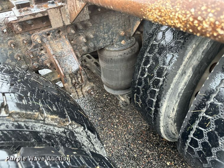 image for item EB2700 2015 Mack CXU613 semi truck