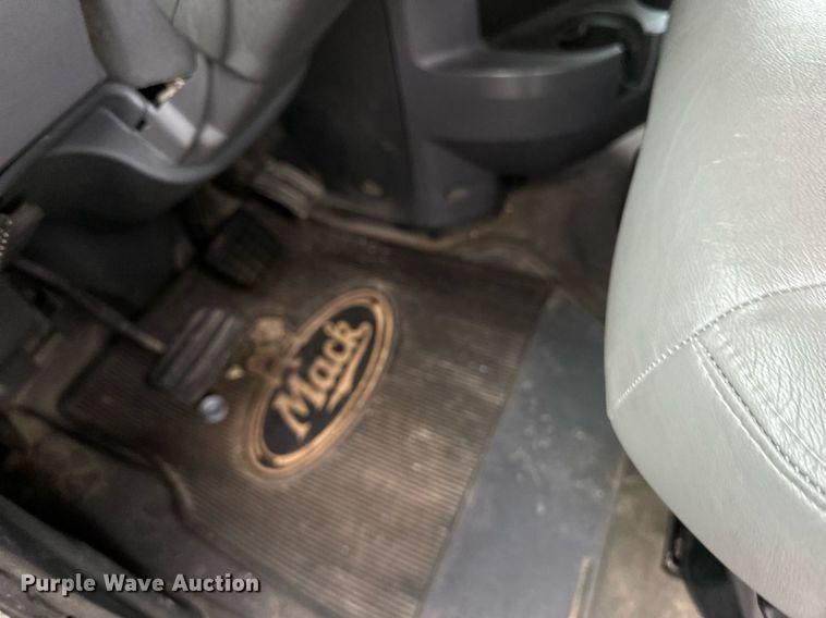 image for item EB2700 2015 Mack CXU613 semi truck