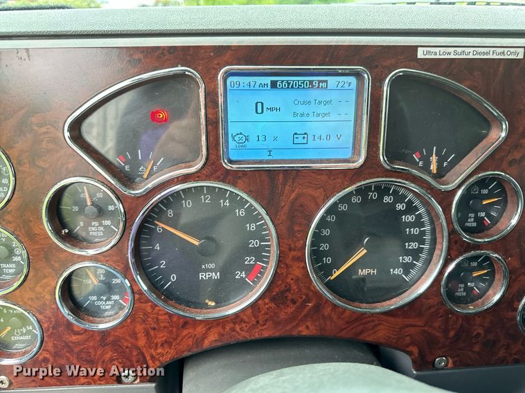 image for item EB2700 2015 Mack CXU613 semi truck