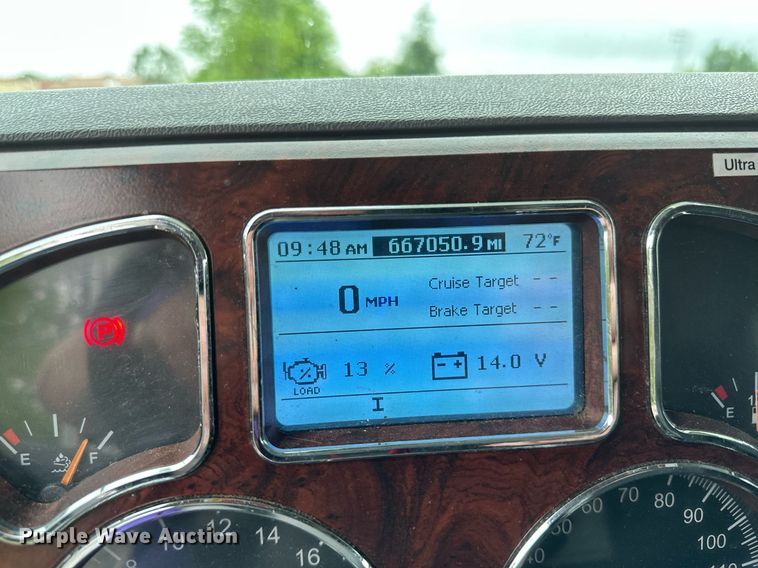 image for item EB2700 2015 Mack CXU613 semi truck